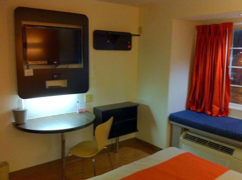 Motel 6 Indianapolis Carmel Zewnętrze zdjęcie